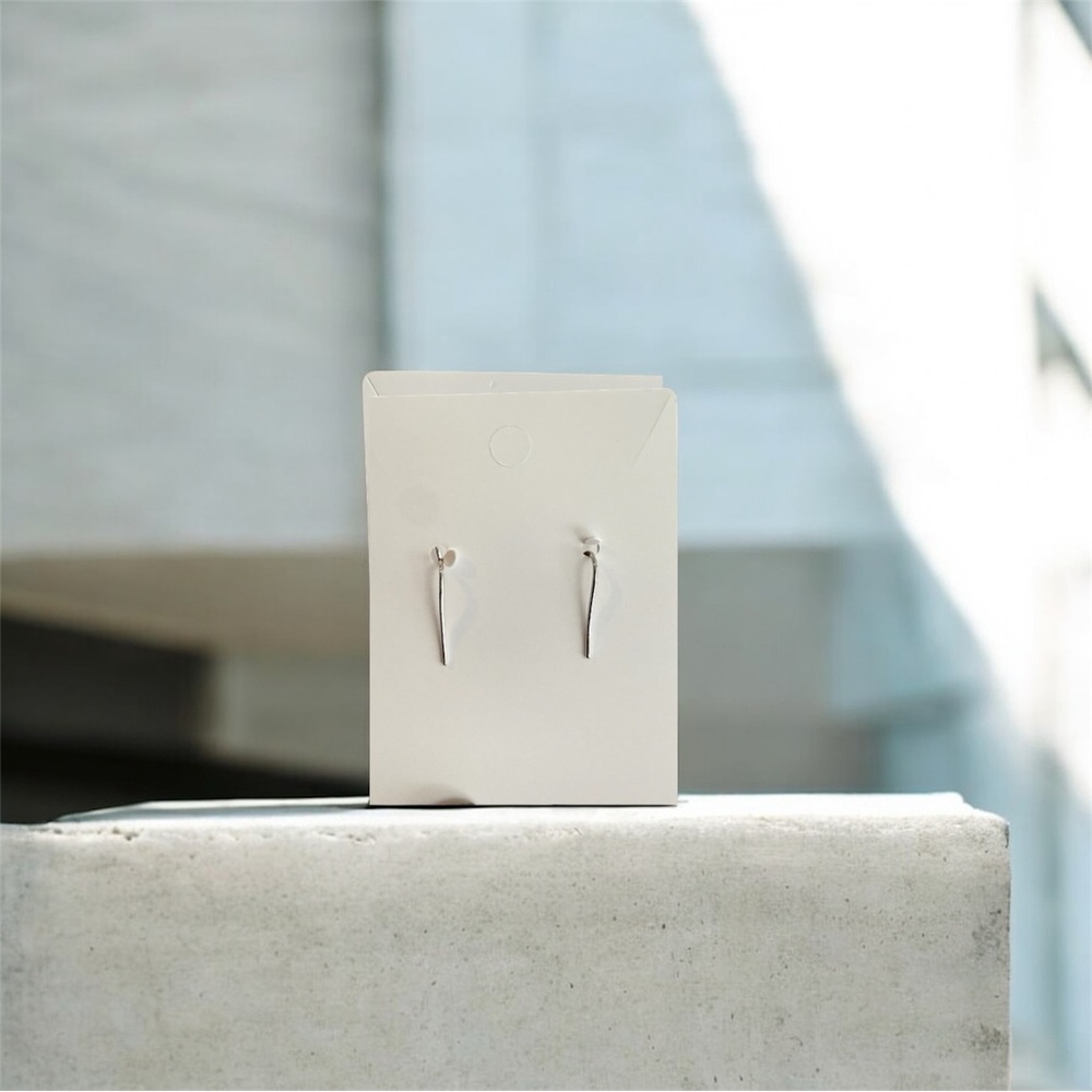 Woman’s fashion earrings - Picture 3 of 3